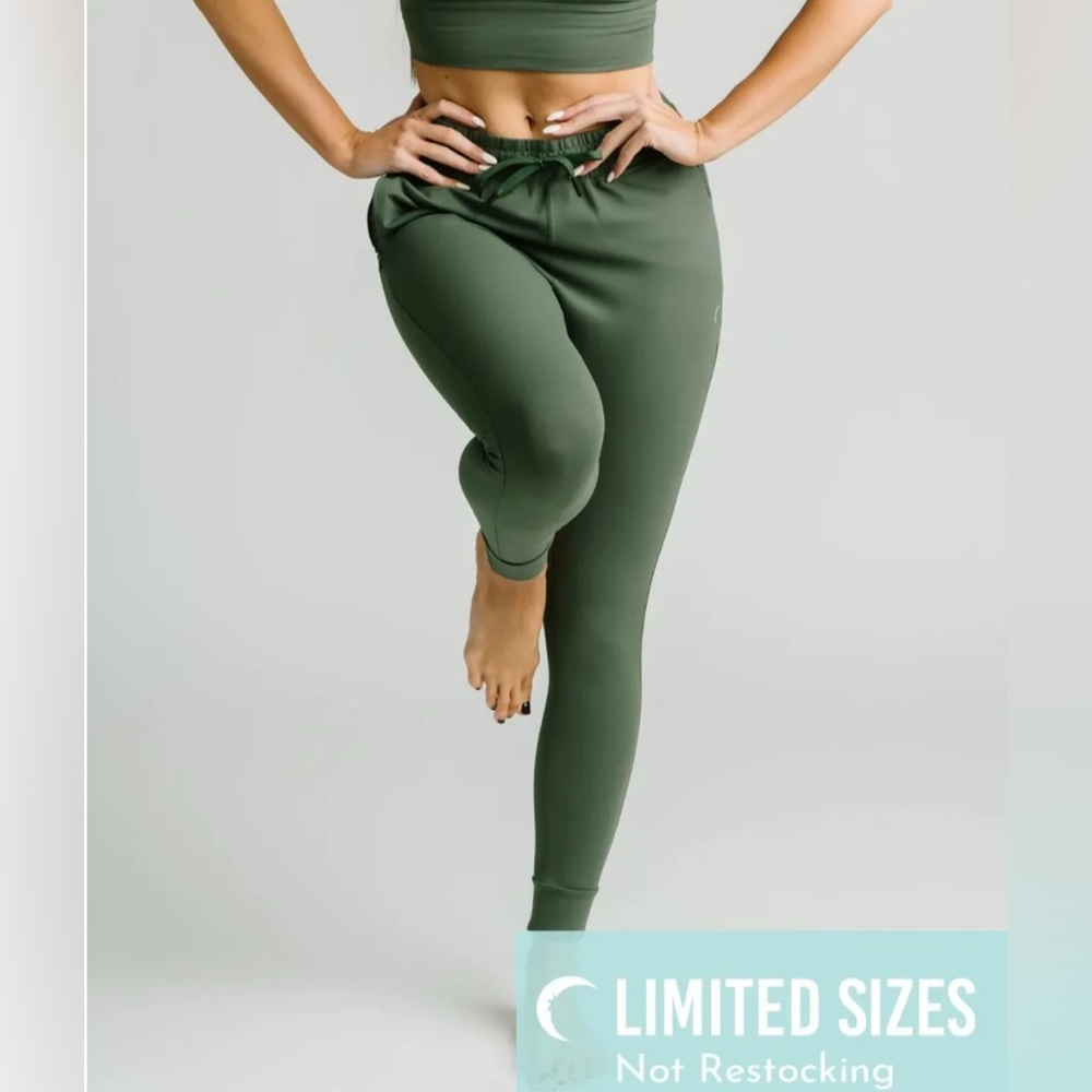 Zyia Sage confluence zipper jogger